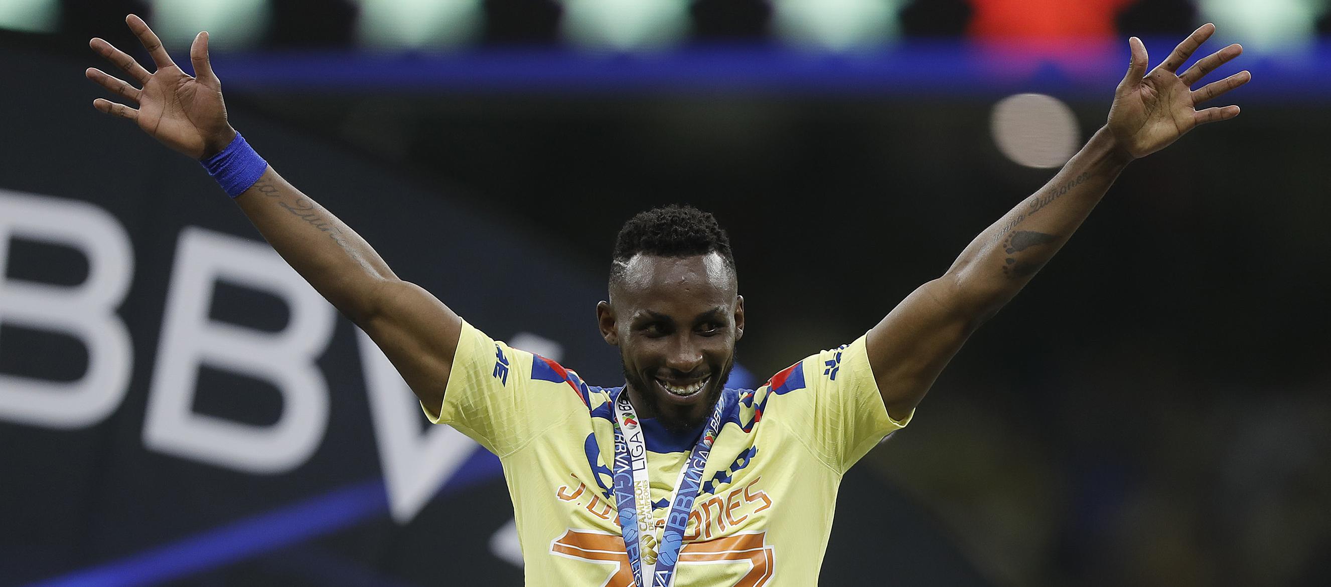 Julián Quiñones fue convocado por México para la Copa América. 