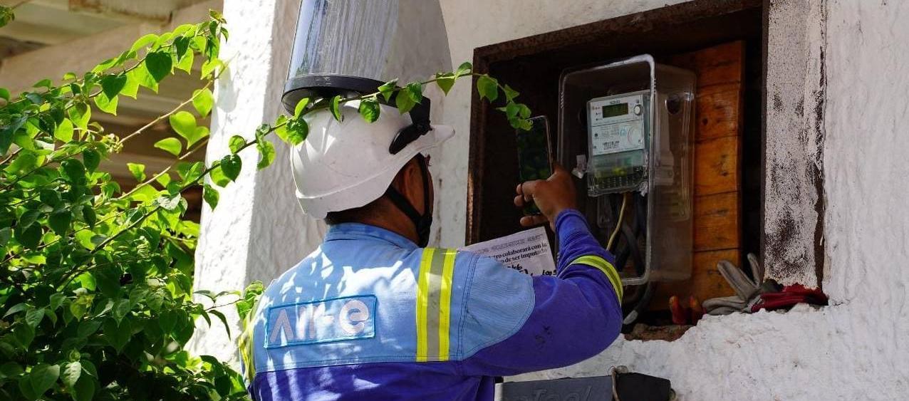 Foto referencia de operario de Air-e