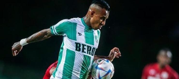 Sebastián Villa en un partido con el Beroe de Bulgaria. 