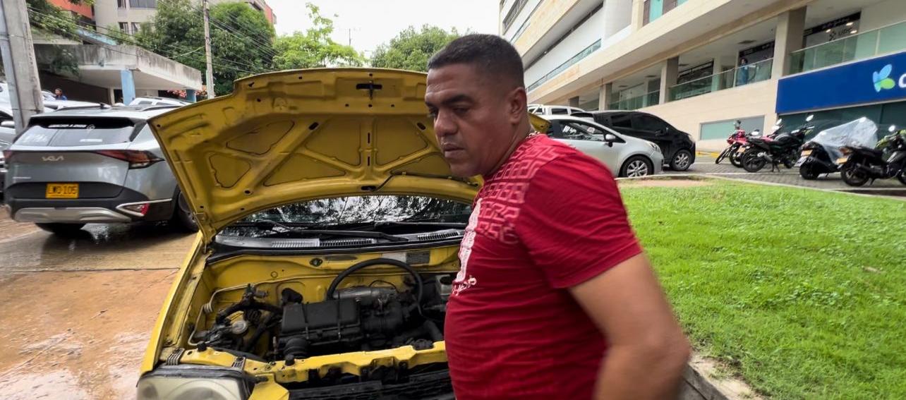 Wilmer Mesa, el conductor del taxi que iba con un pasajero en el momento de la emergencia