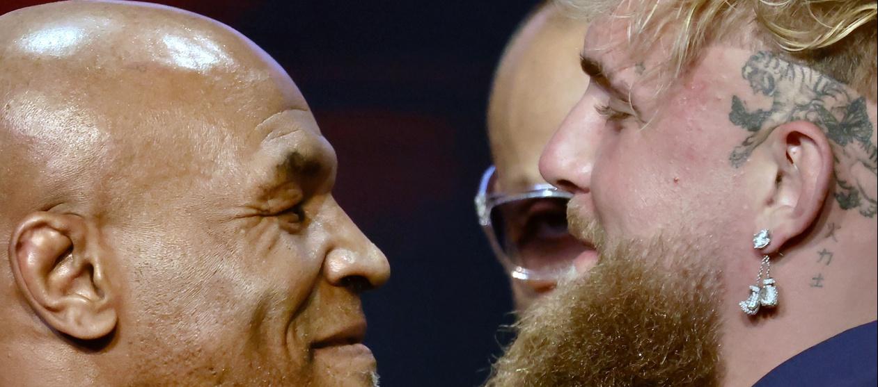 Mike Tyson y Jake Paul en su primer cara a cara promocional de su pelea.