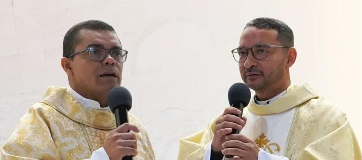 Los sacerdotes Edgar Jesús Mejía Orozco y Dimas Antonio Acuña Jiménez. 