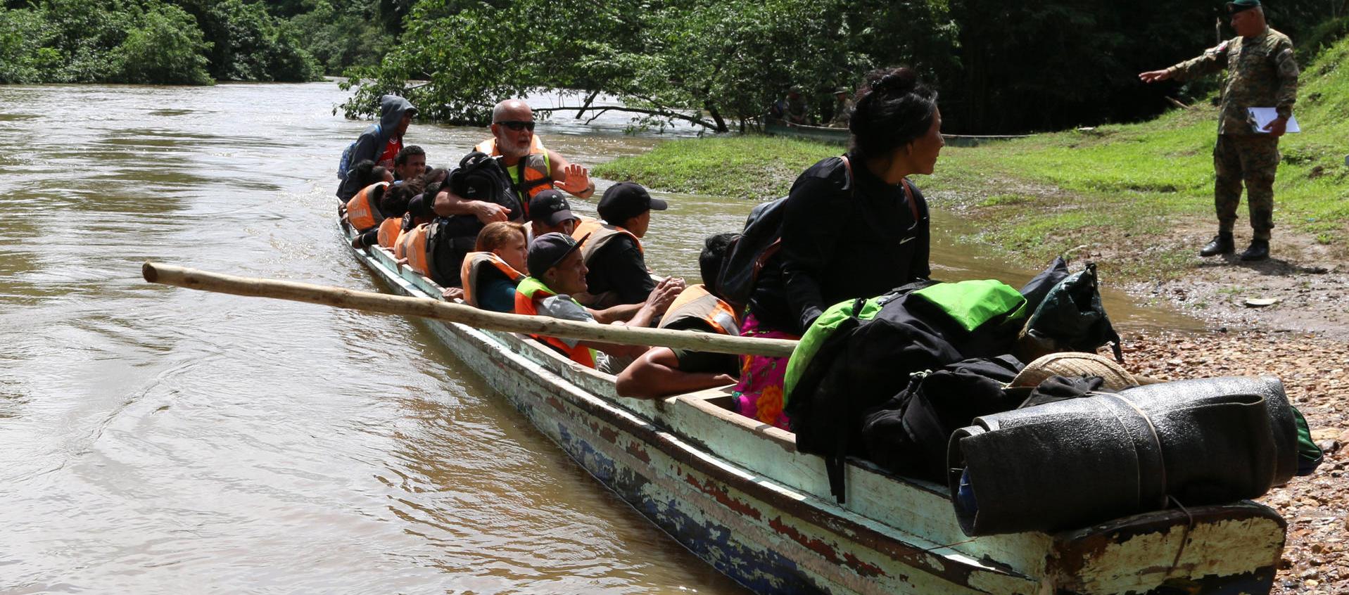 Grupo de migrantes en Panamá.