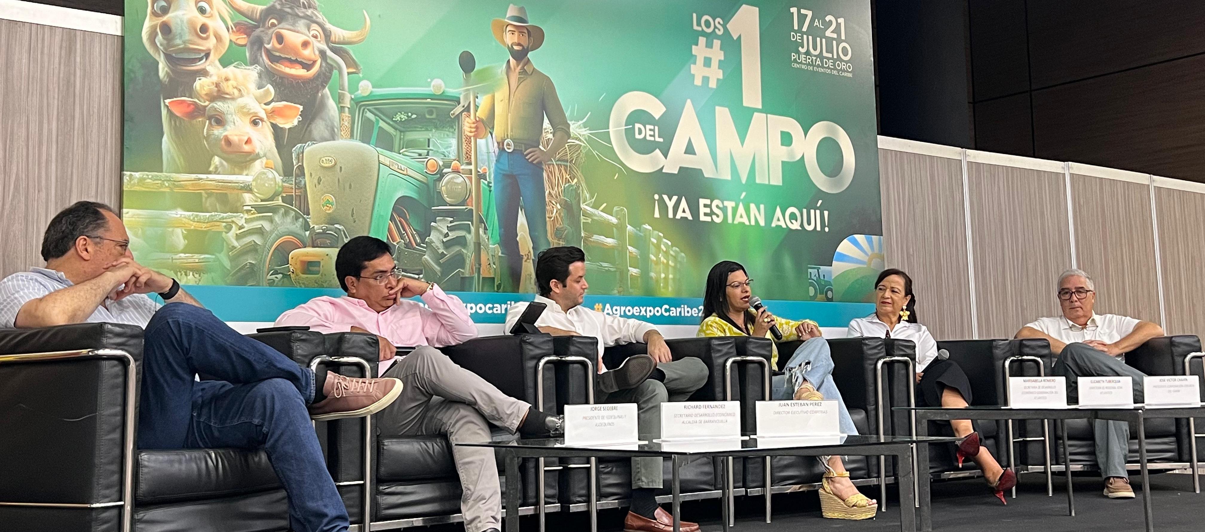 Jorge Segebre, presidente de Fedequinas y Asoequinos; Richard Fernández, Secretario de Desarrollo Económico de Barranquilla; Juan Pérez, director ejecutivo de Corferias; Marisabella Romero, Secretaria de Desarrollo Económico del Atlántico; Elizabeth Tuberquia, directora (e) regional del Sena; José Víctor Chahin, presidente corporación cebuísta del Caribe.