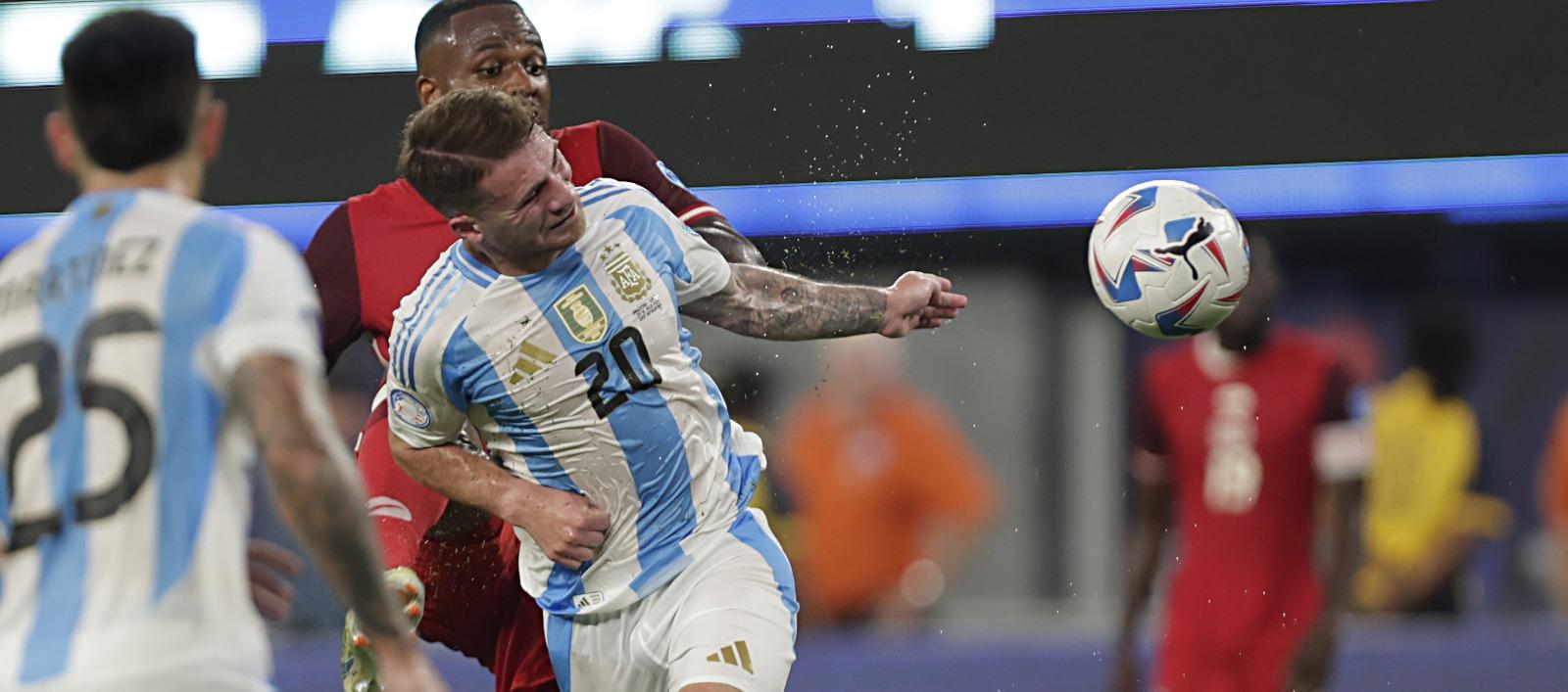 Selección Argentina en duelo ante Canadá. 