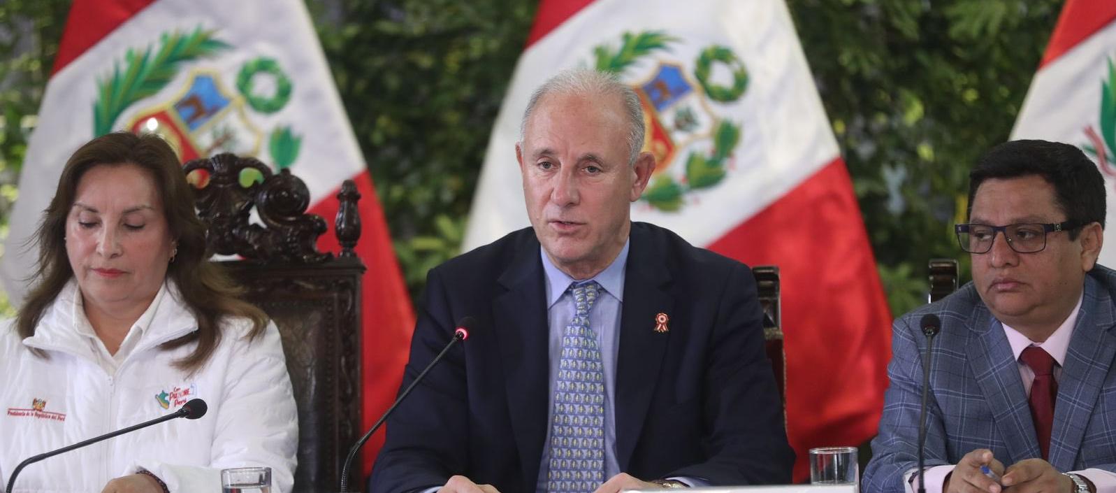 Javier González-Olaechea, canciller peruano. 