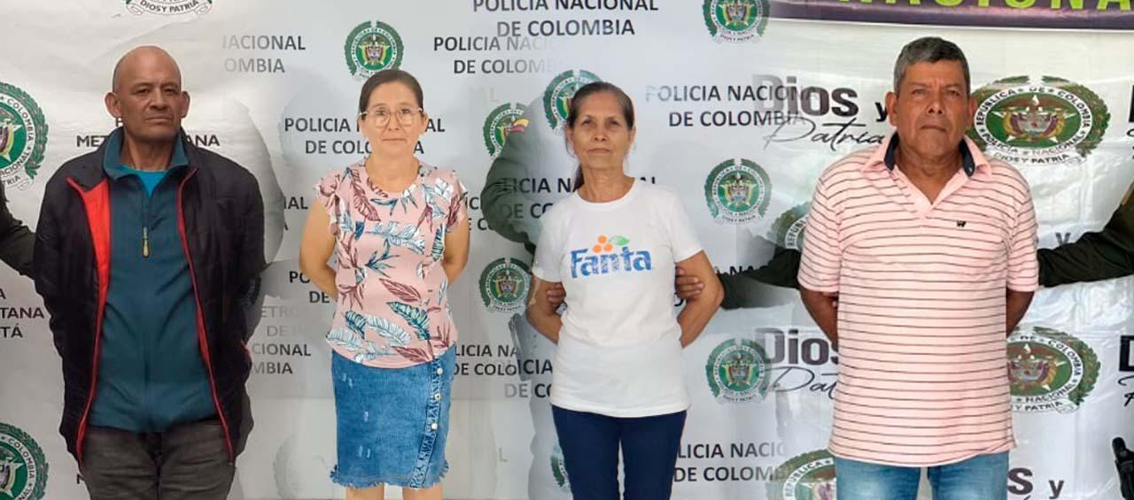 Los cuatro capturados por la Policía.