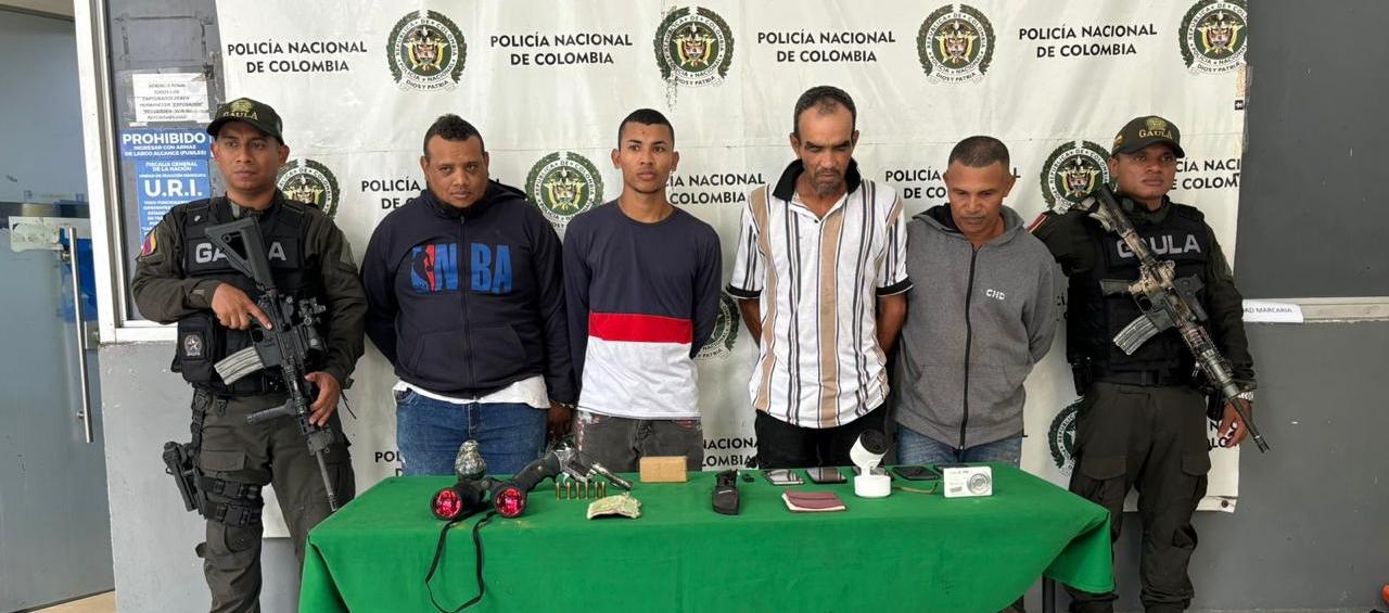 El presunto cabecilla fue capturado junto a tres hombres. 