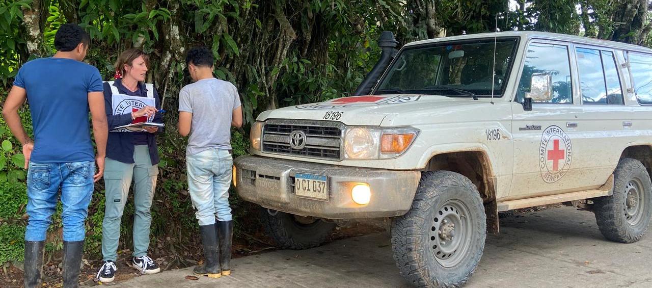 La Cruz Roja recibió a los dos secuestrados.