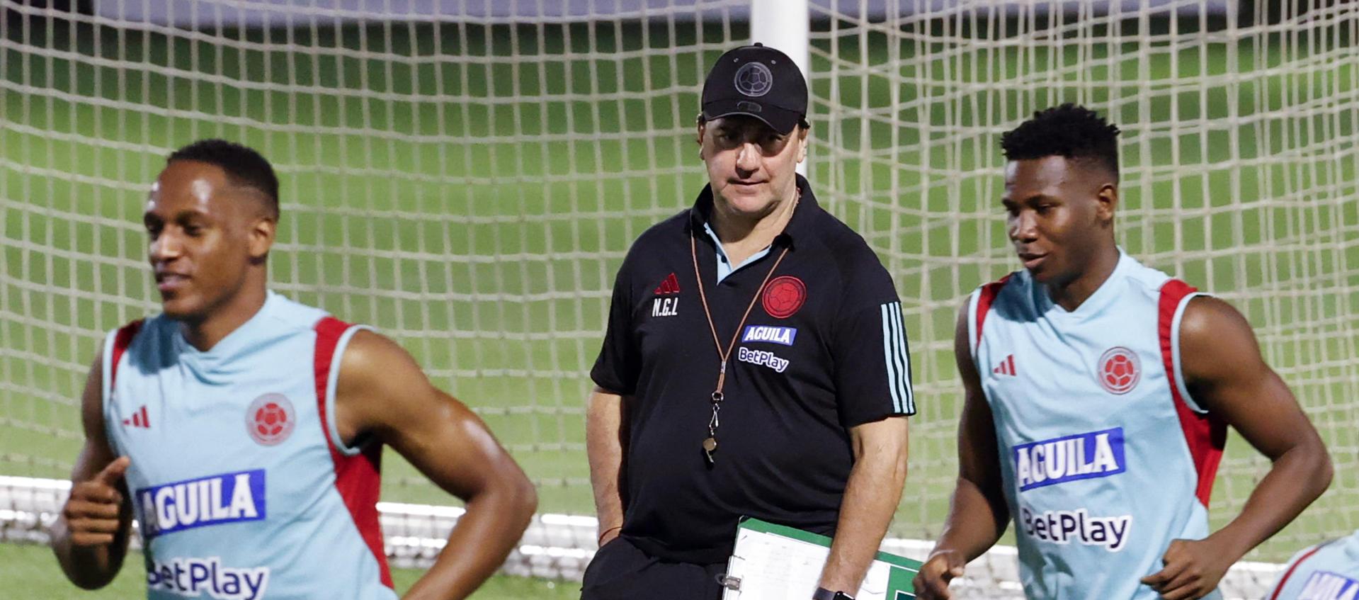 El técnico Néstor Lorenzo durante el entrenamiento de la selección Colombia. 