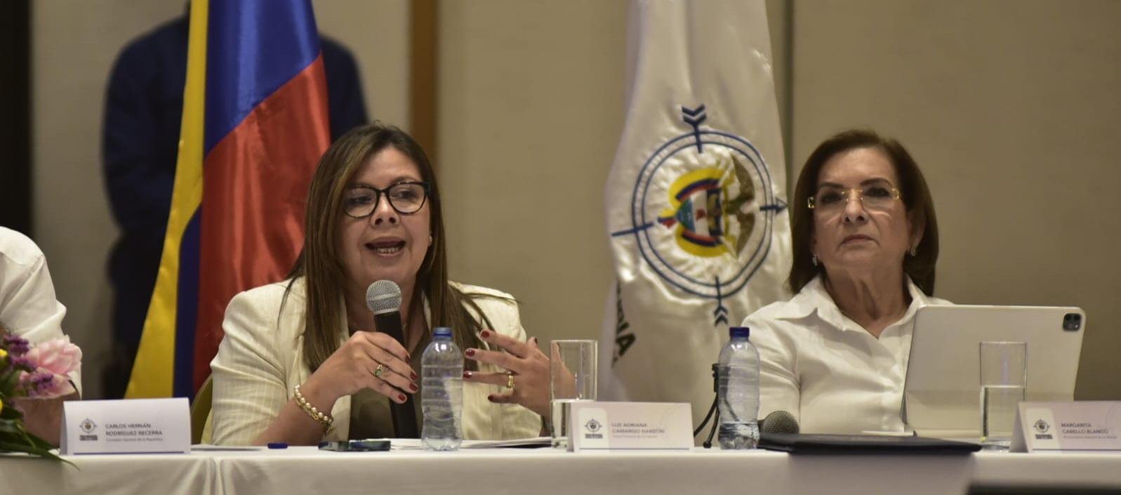 La Fiscal Luz Adriana Camargo y la Procuradora Margarita Cabello.