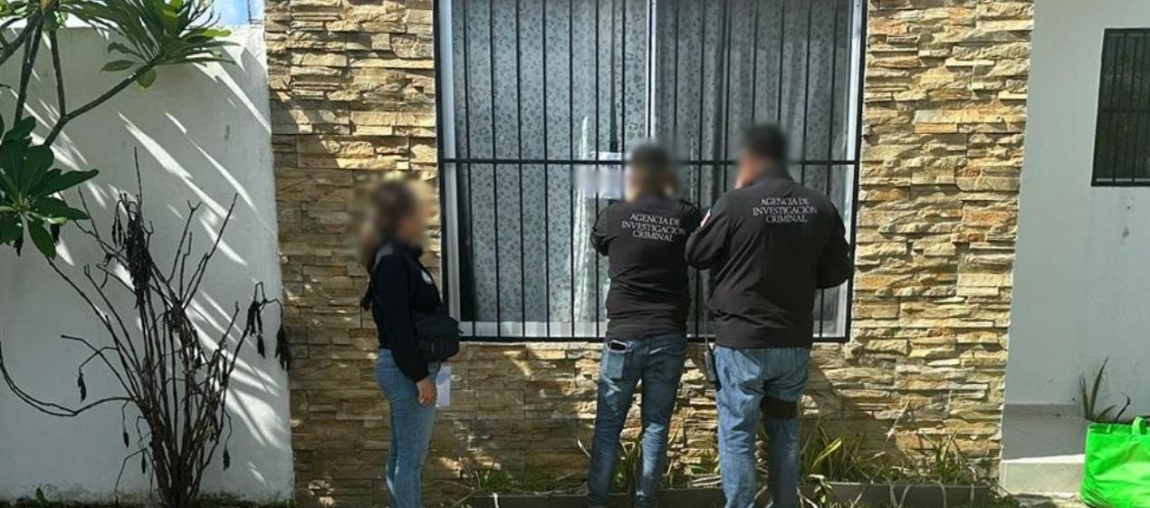 Momento en que la Fiscalía inspeccionó tres inmuebles donde estaban las mujeres. 