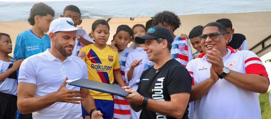 Sebastián Viera junto a Alejandro Char.