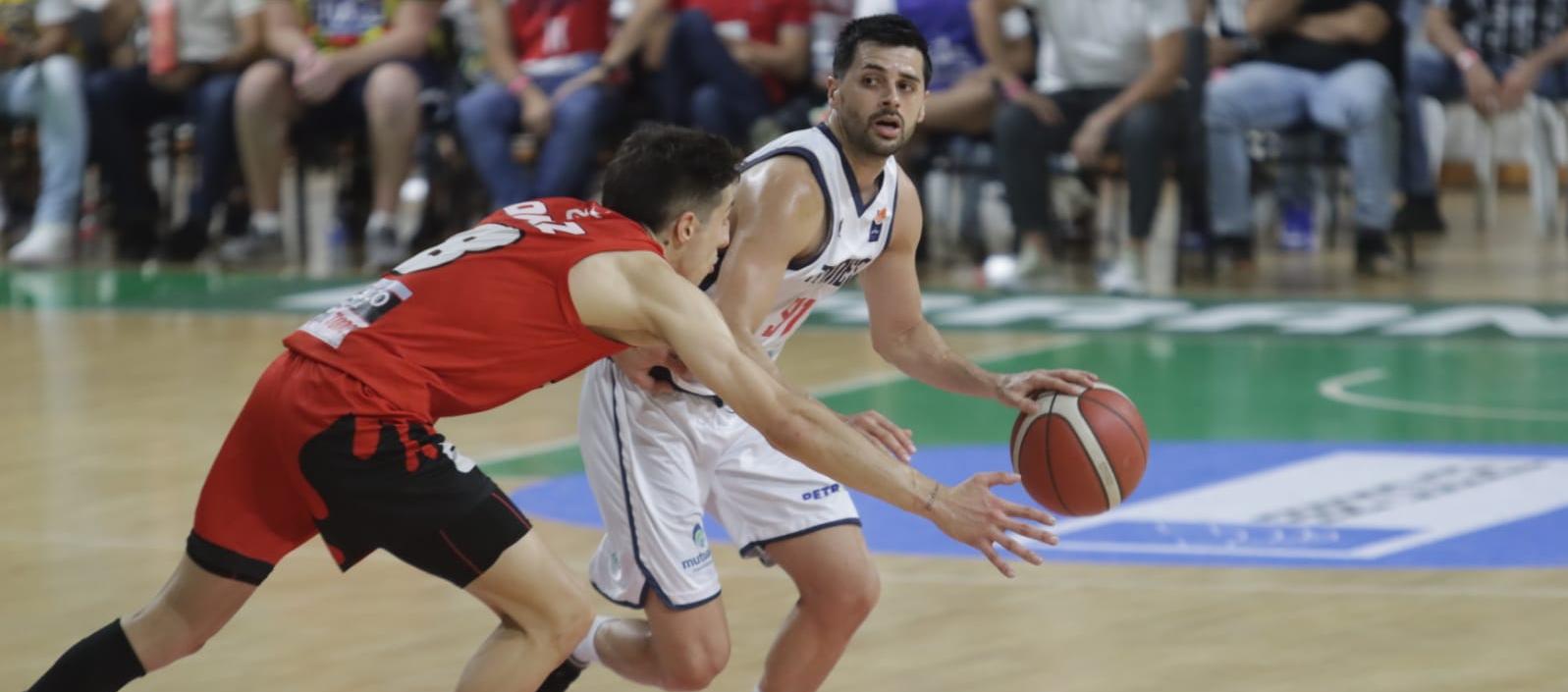 El argentino Diego Figueredo contribuyó con 13 puntos a la victoria de Titanes.