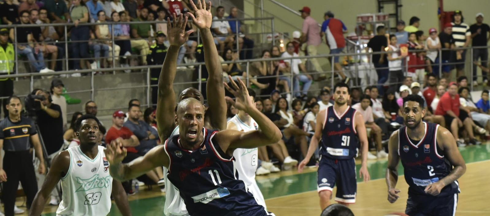 Ernesto Oglivie metió 19 puntos en el cuarto juego contra Toros del Valle.