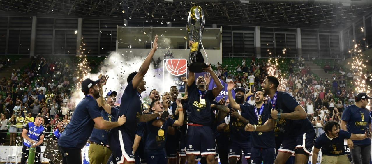 Titanes celebra su noveno título.