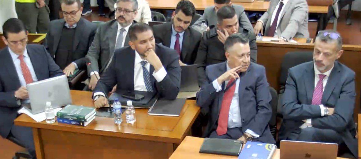 Olmedo López y Sneyder Pinilla durante la audiencia.