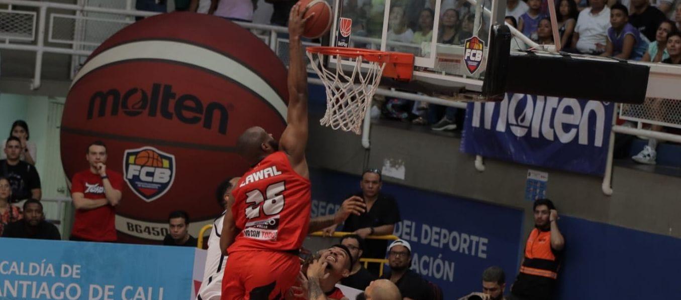 Gani Lawal encesta para Toros del Valle.