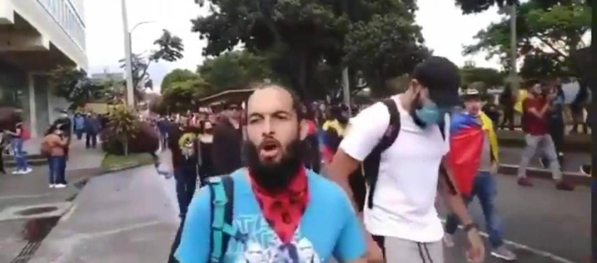 Lucas Villa durante protestas del 2021 en Colombia.