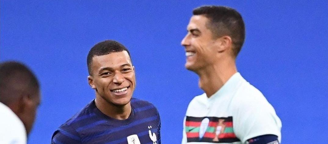 Mbappé con Cristiano en 2020.