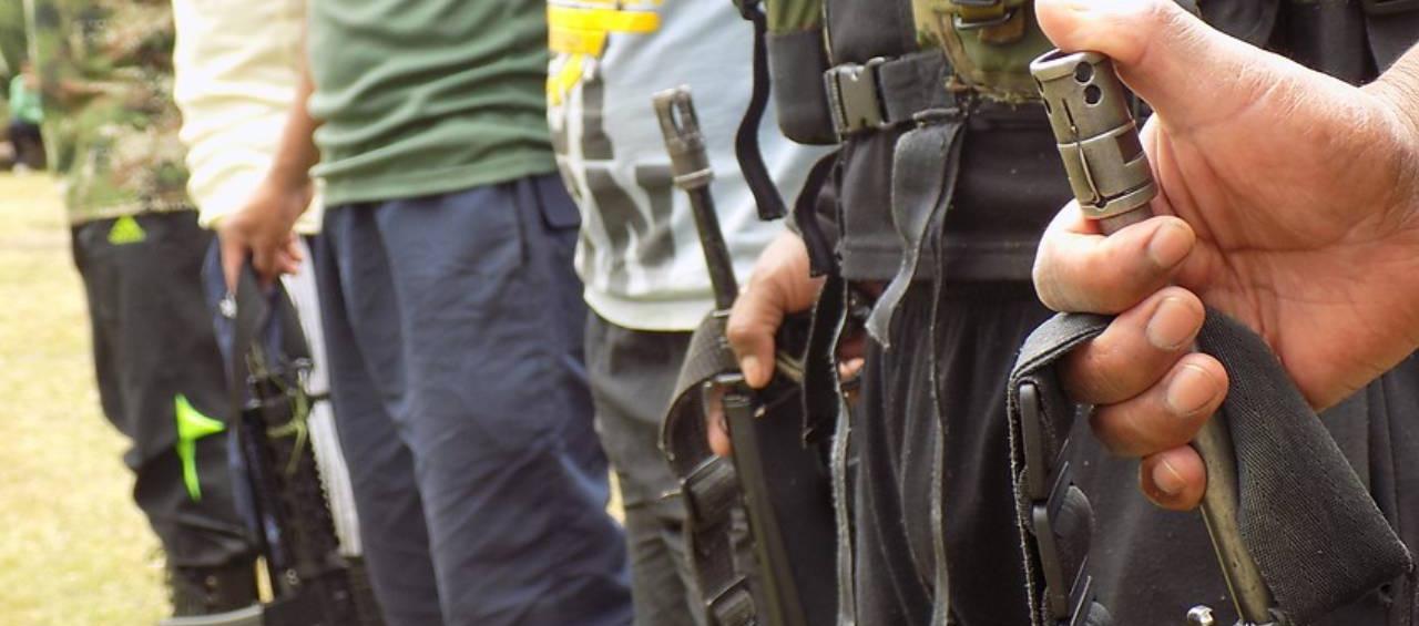 Los menores son reclutados por los grupos armados con la promesa que les van a pagar. 