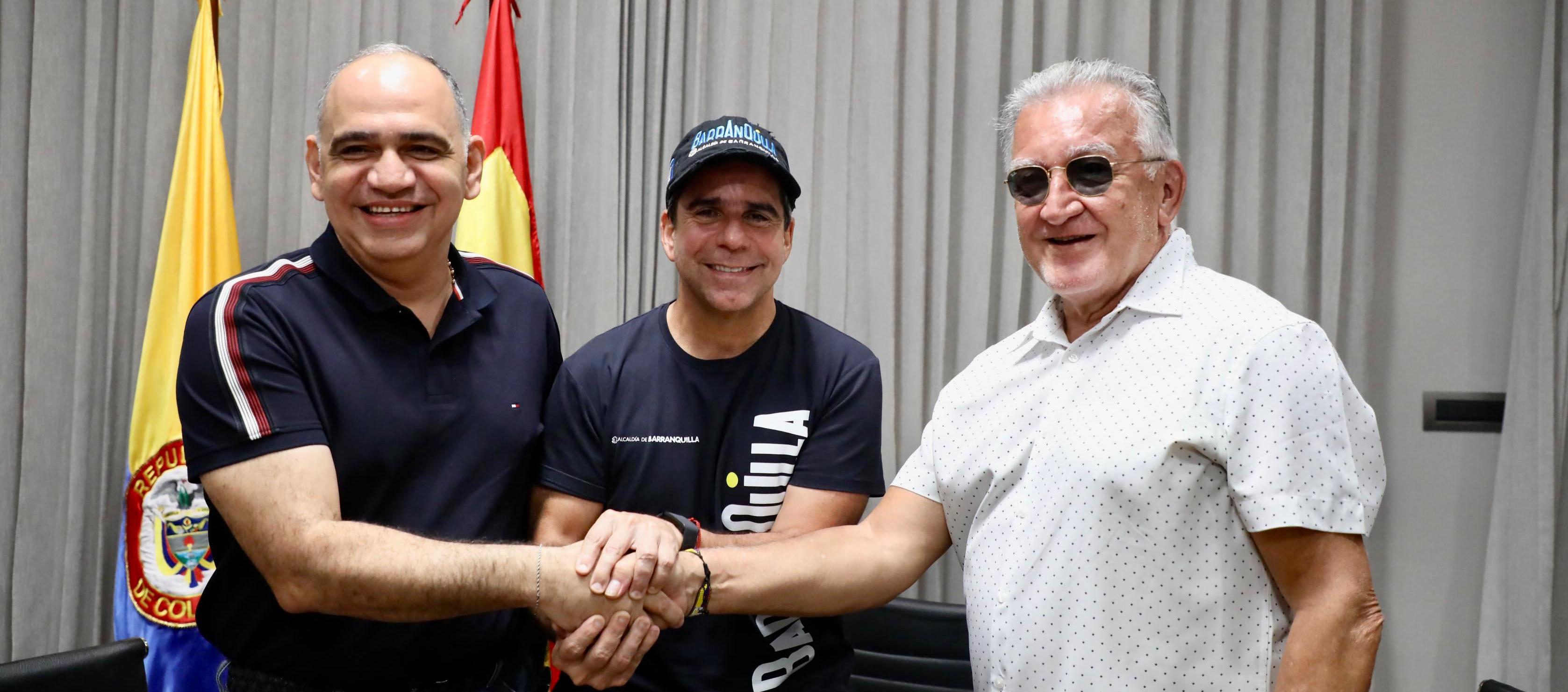 El alcalde de Santa Marta, Carlos Pineda; el alcalde Alejandro Char y el superservicios, Dagoberto Quiroga.