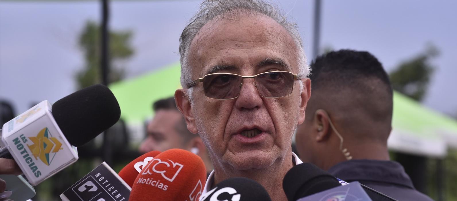 Iván Velásquez, Ministro de Defensa Nacional. 