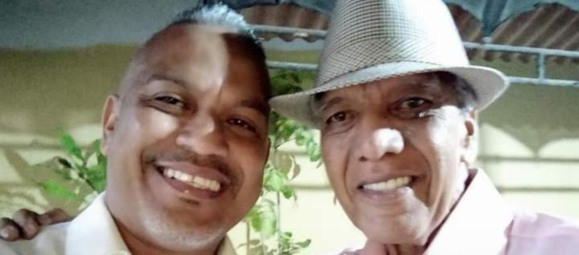 Ricardo Díaz De la Rosa (derecha) junto con su hijo Ricardo. 