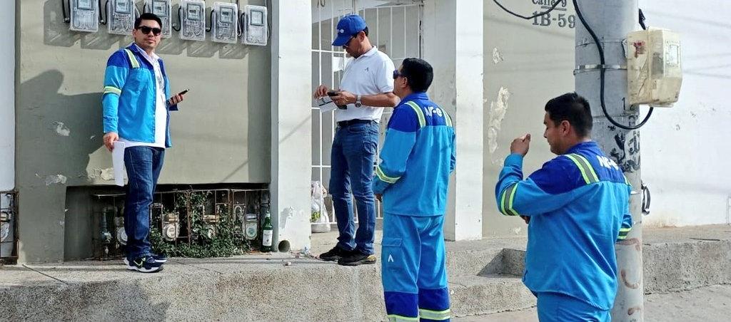 Personal de Air-e en trabajo de campo