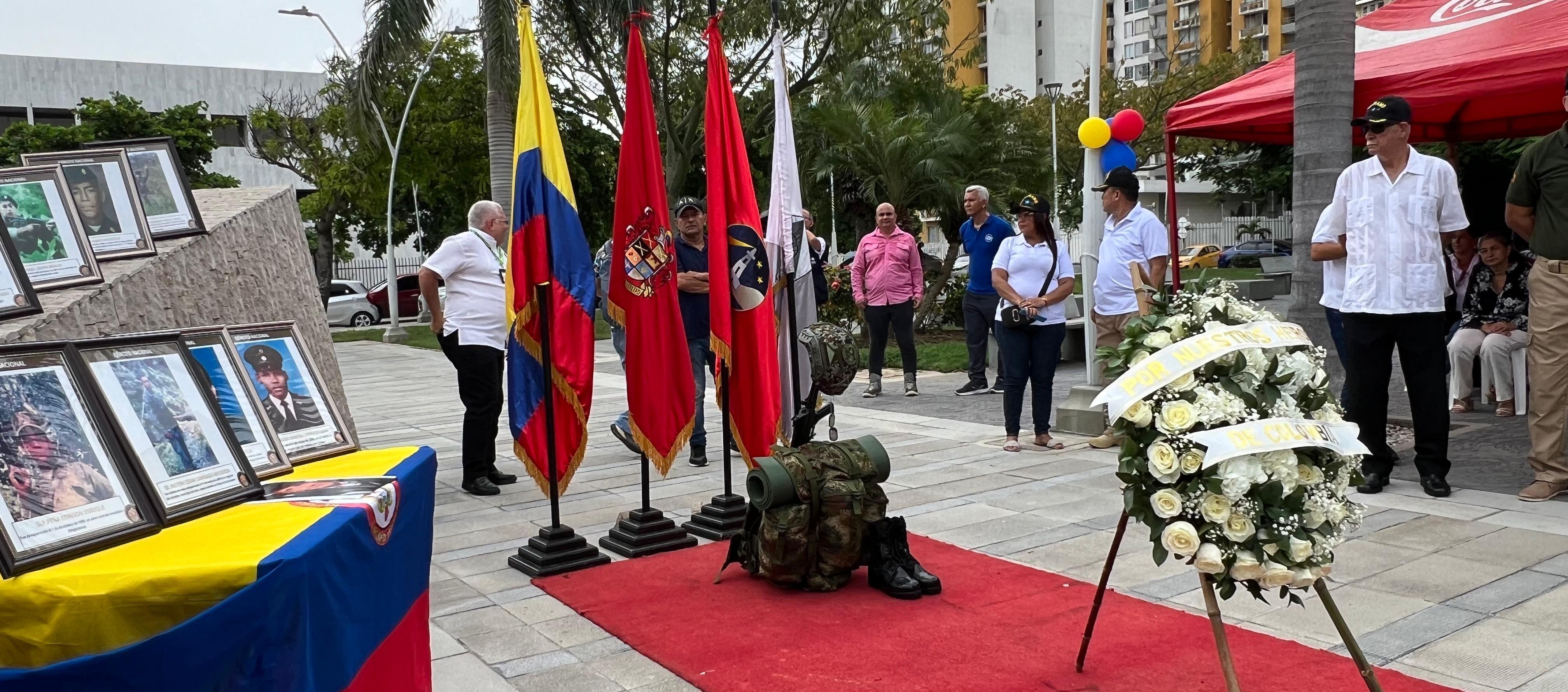 La conmemoración se realizó en la Plaza de la Paz.