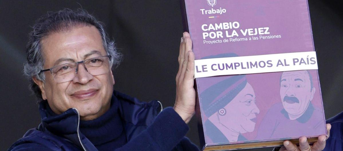 Presidente Gustavo Petro tras firmar reforma pensional. 