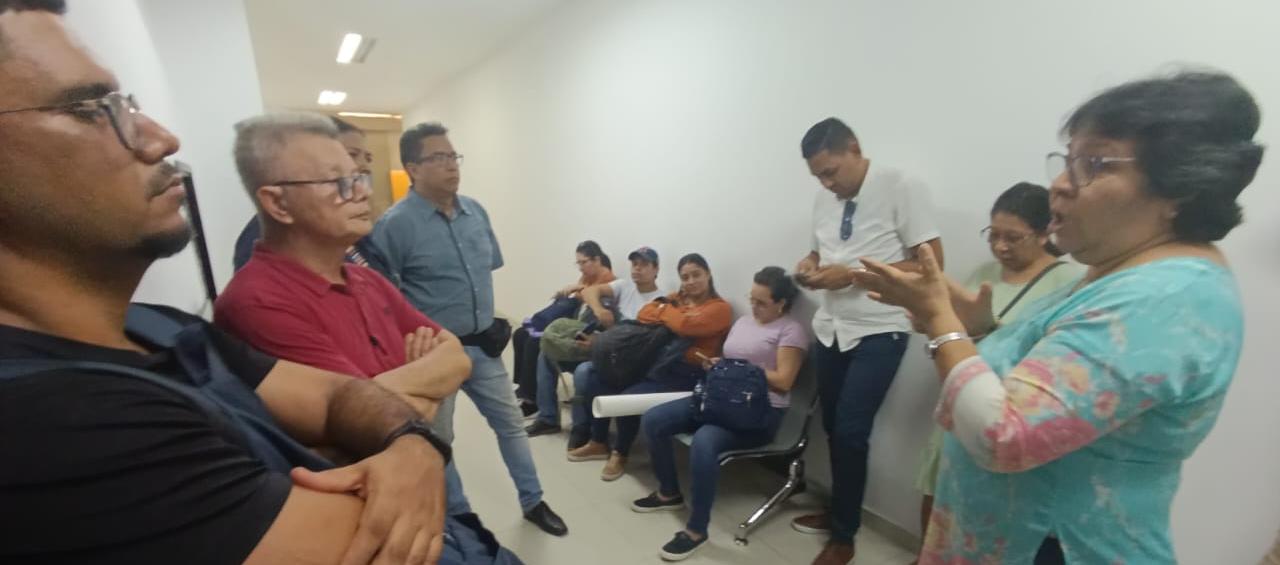 Protesta de docentes en la Secretaría de Educación.