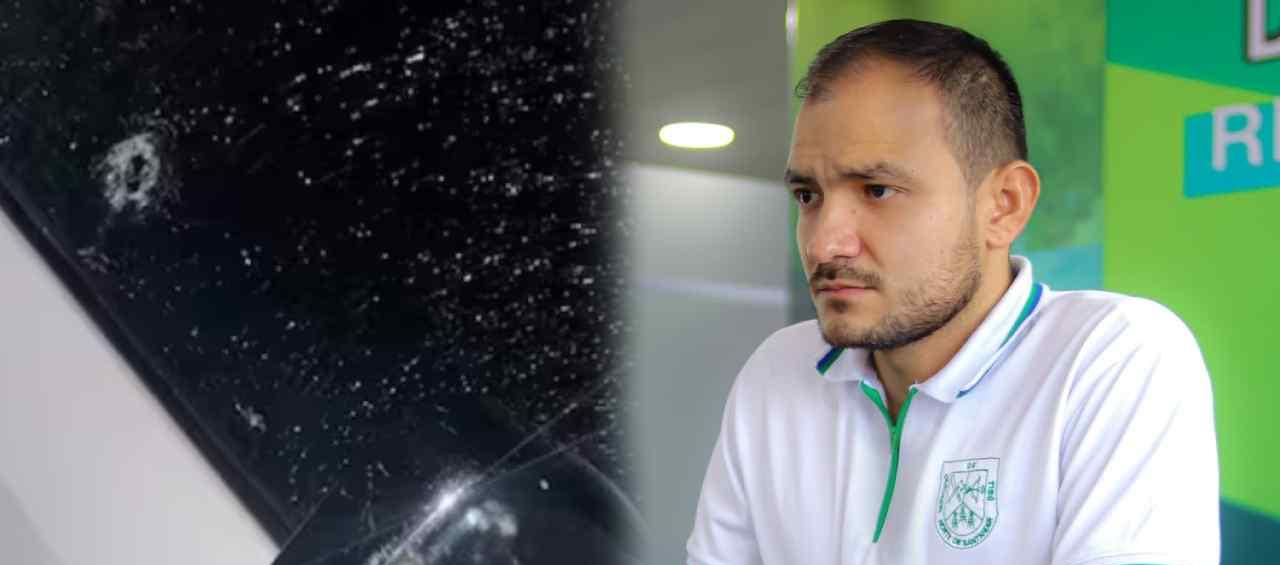 El carro del alcalde Richar Claro recibió un disparo en la ventana del copiloto.