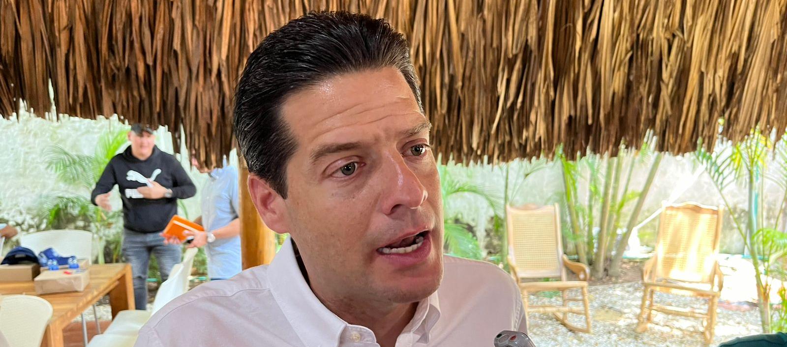 Senador Mauricio Gómez.