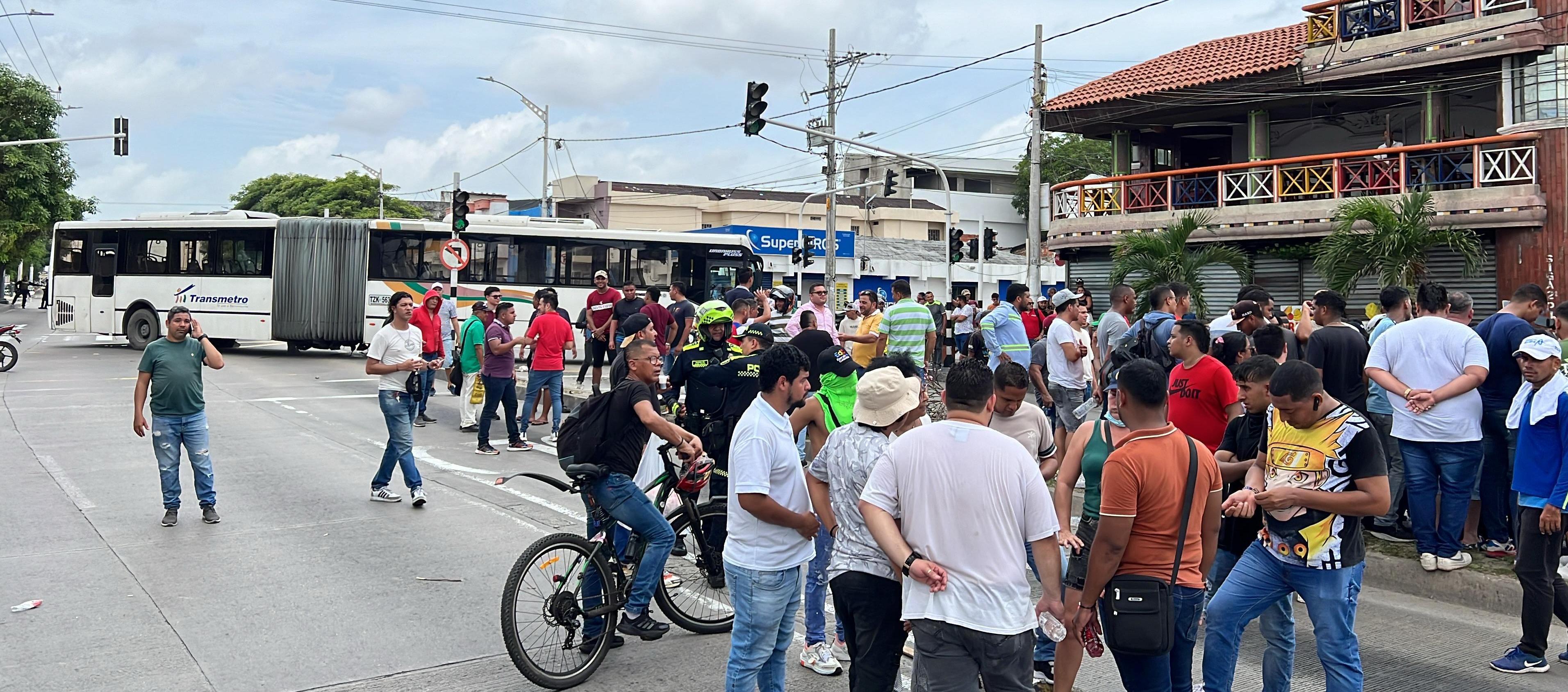 La protesta originó a la suspensión de las rutas de Transmetro.