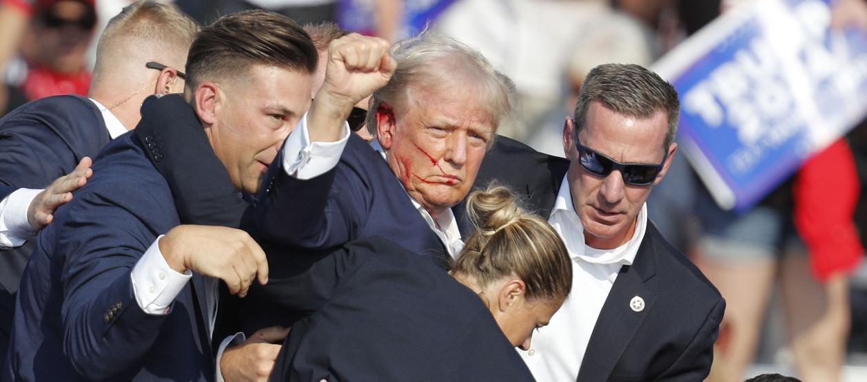 La imagen de Donald Trump tras el ataque.