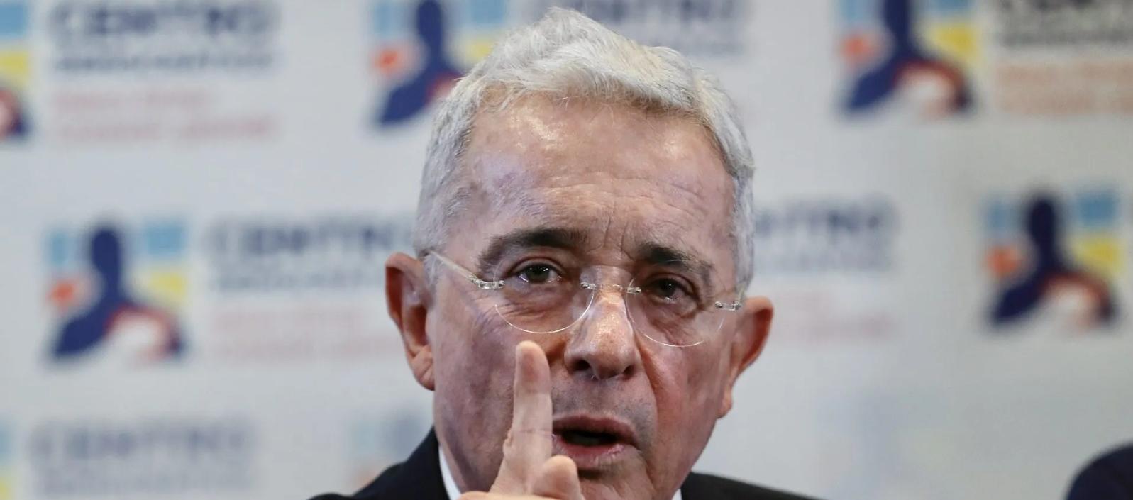 Álvaro Uribe Vélez.