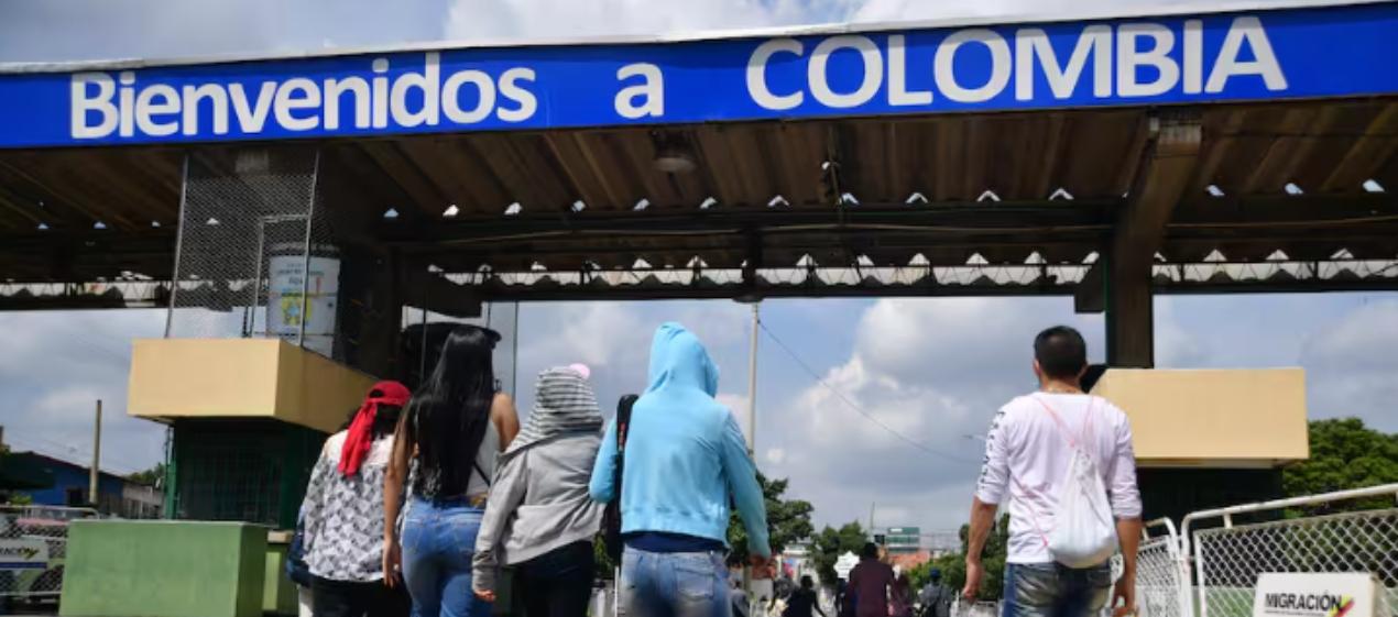 Venezolanos en la frontera con Colombia. 