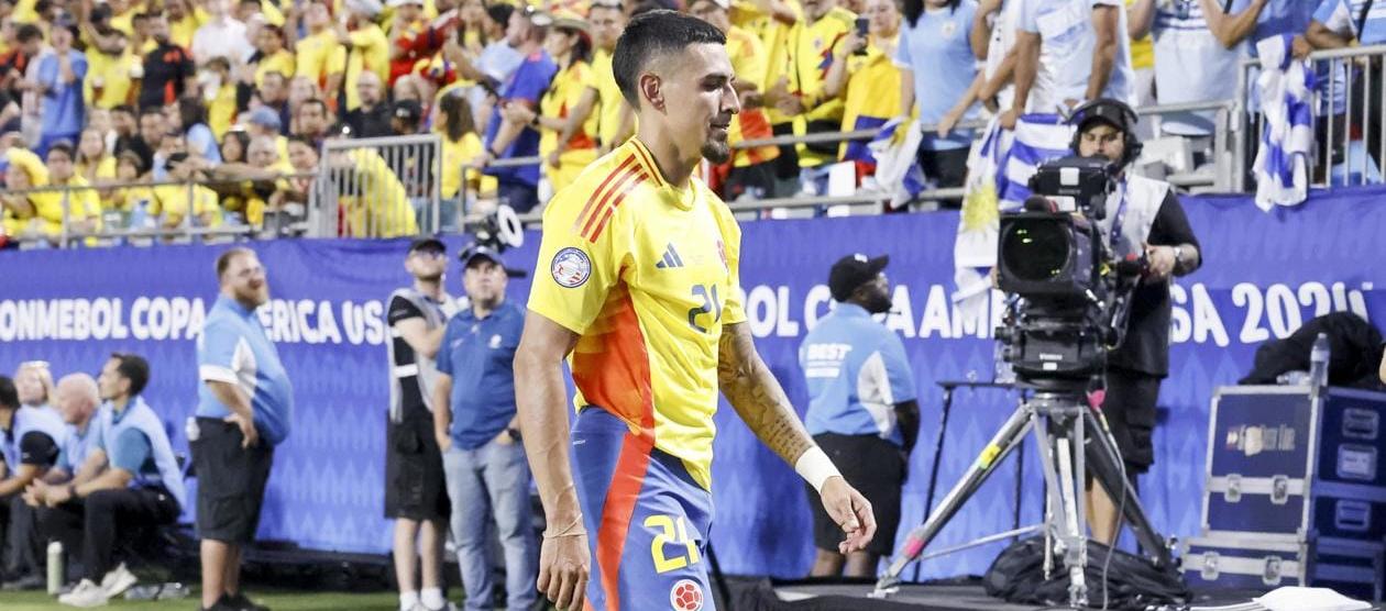 Daniel Muñoz tras ser expulsado.