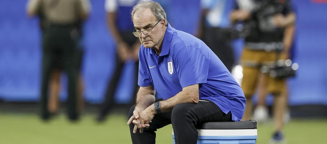 Marcelo Bielsa, técnico de Uruguay, durante el partido contra Colombia. 