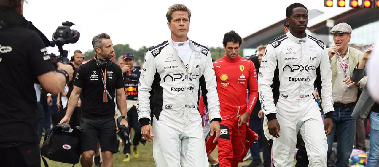 Brad Pitt junto al actor Damson Idris.  