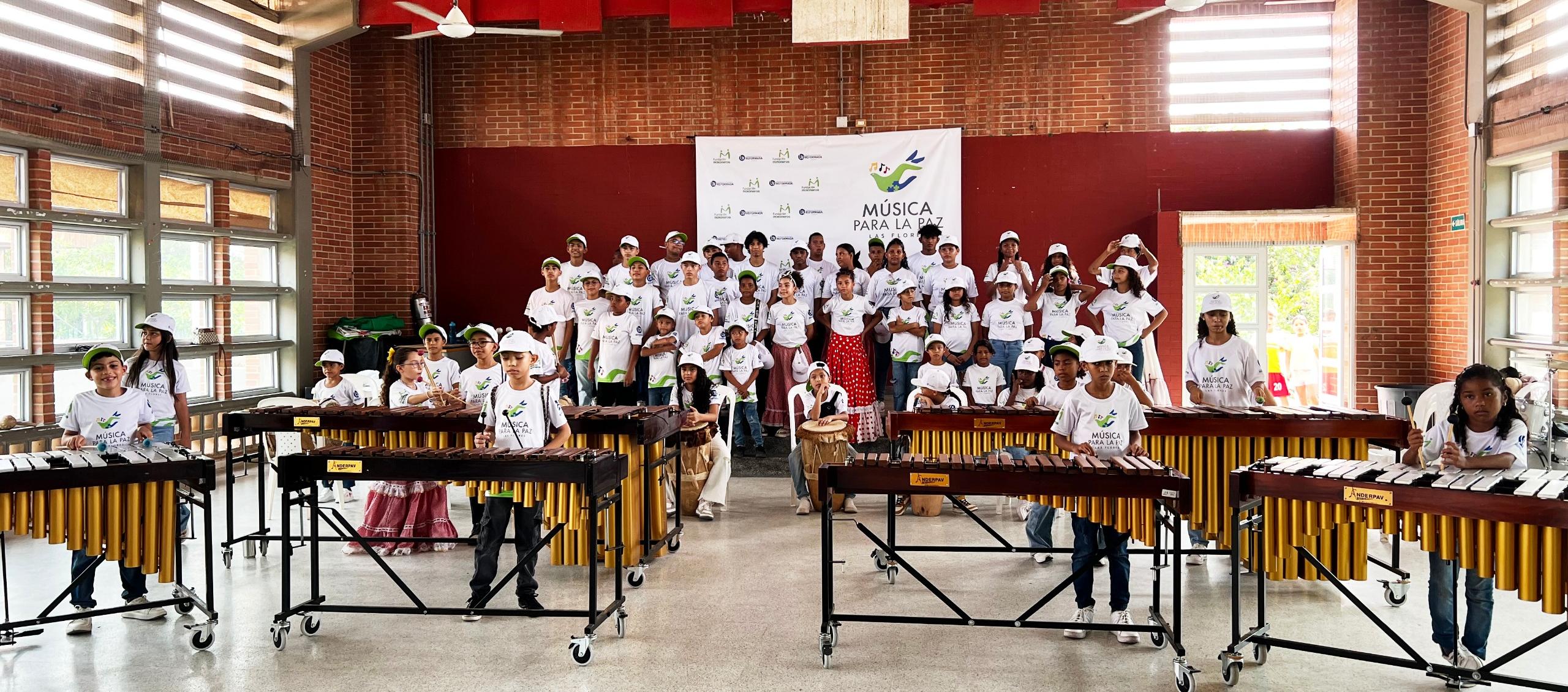 Niños del programa 'Música para la Paz', previo a su presentación. 