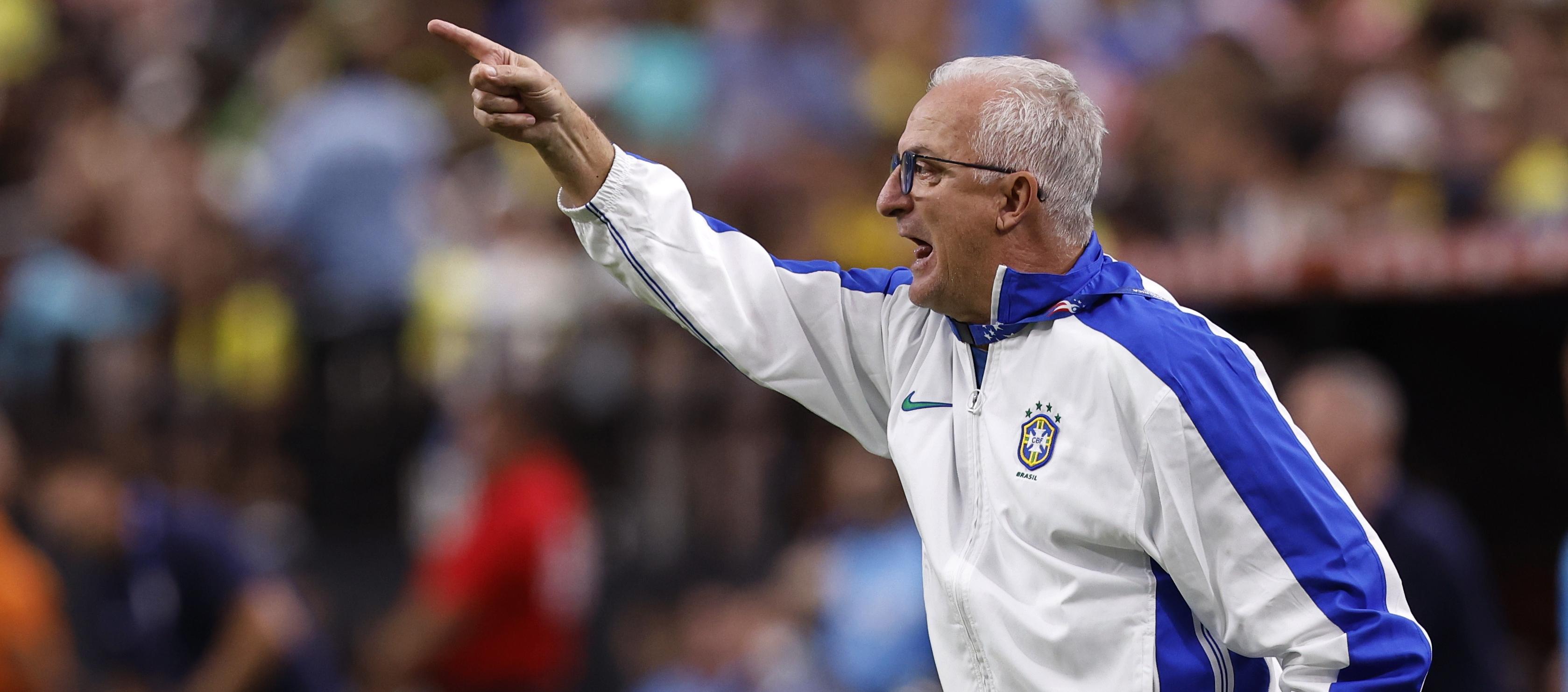 Dorival Junior, técnico de Brasil, durante el partido contra Paraguay.
