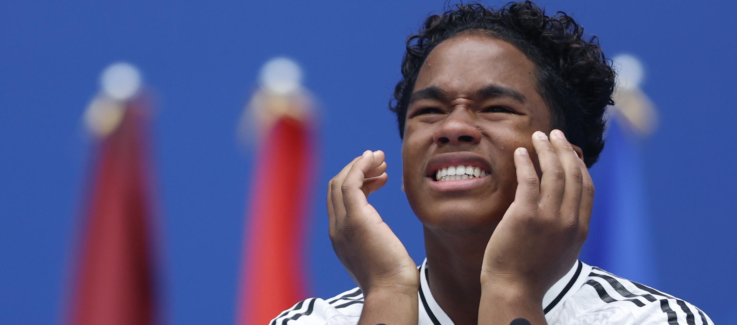 Endrick se emocionó hasta las lágrimas durante su presentación en el Santiago Bernabéu.