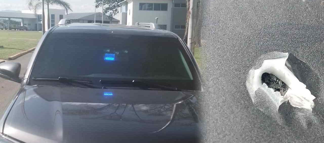 Carro fue impactado por un proyectil. 