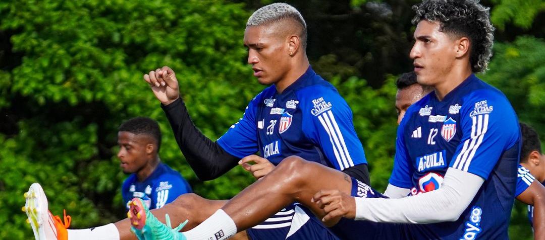 Jermein Peña y Gabriel Fuentes, jugadores del Junior durante la pretemporada. 