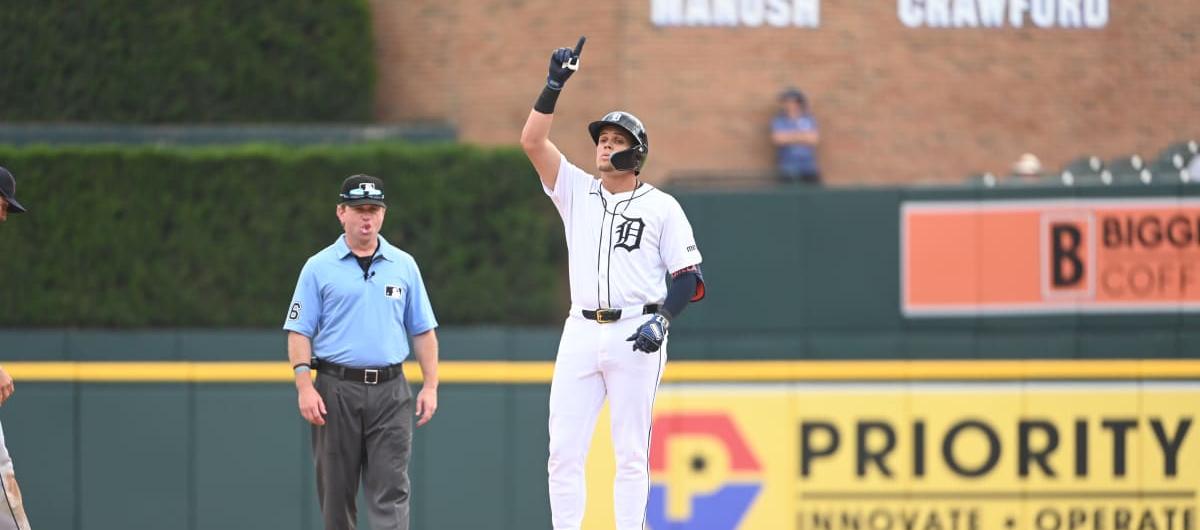  Gio Urshela se ancla en segunda tras conectar el doblete impulsador de tres carreras. 