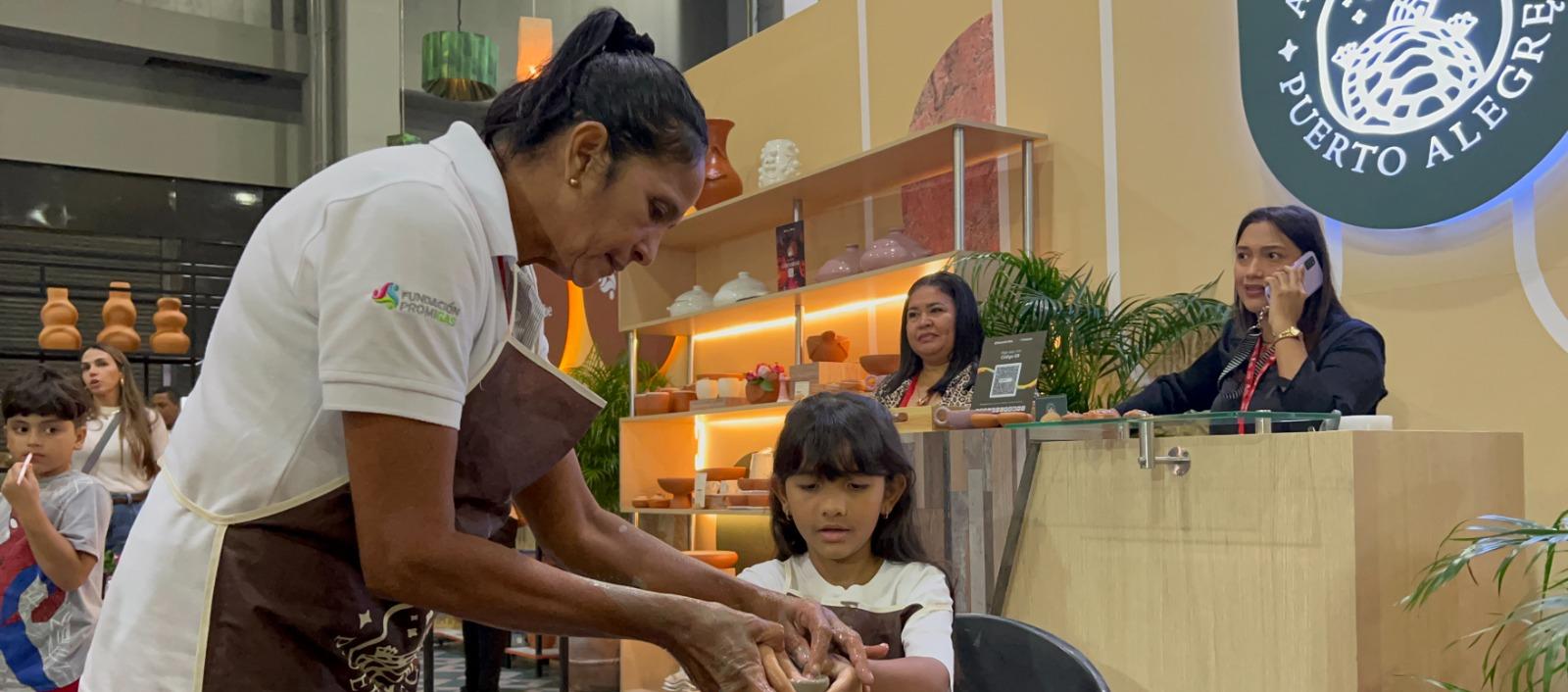 Beatriz Sossa, artesana de ‘Arcillas de Puerto Alegre’. 