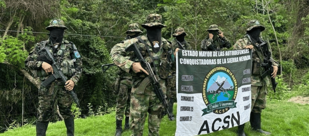 Hombres de las Autodefensas Conquistadores de la Sierra Nevada. 
