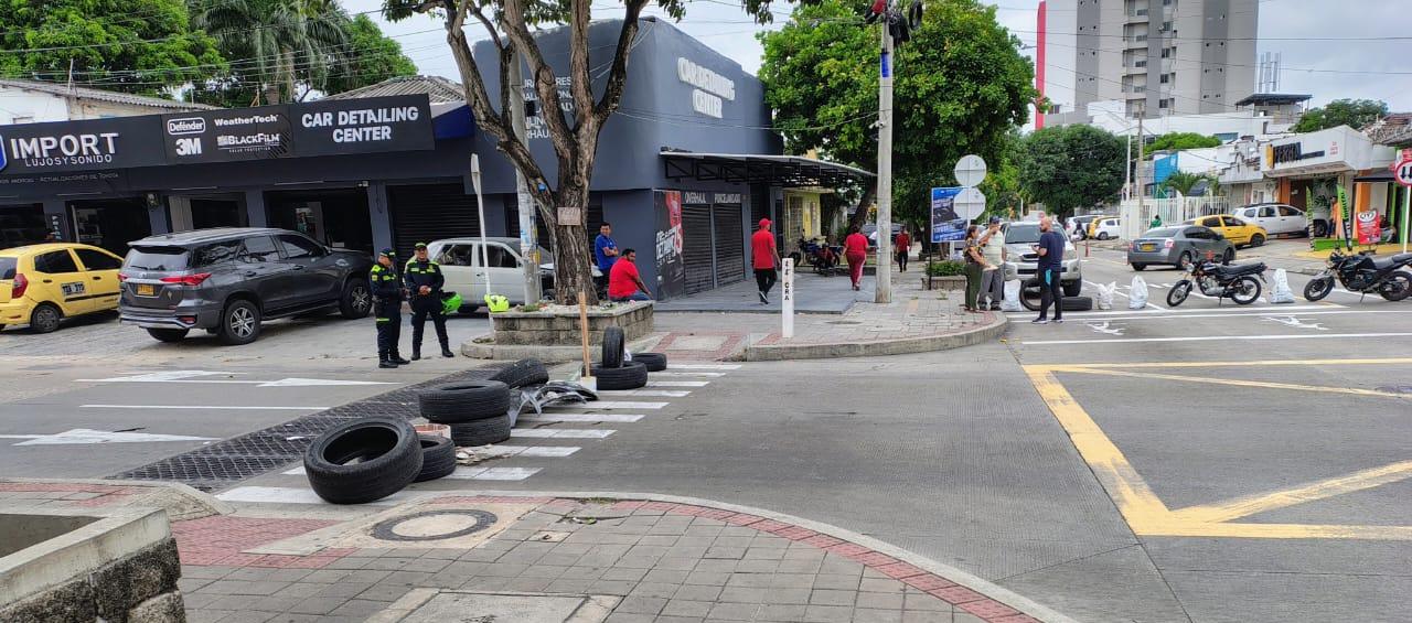 Bloqueo en la calle 75 con carrera 44. 